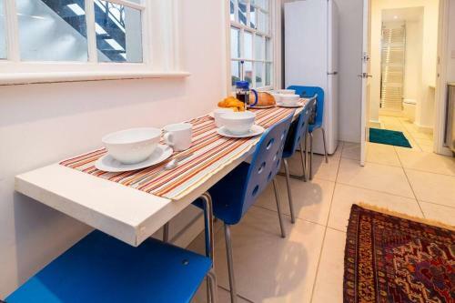 Quirky, Cute, Bright & Bold Apartment With Terrace