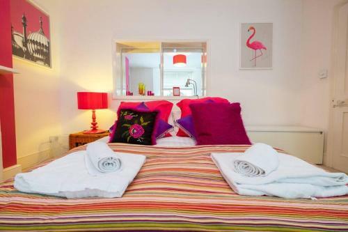 Quirky, Cute, Bright & Bold Apartment With Terrace