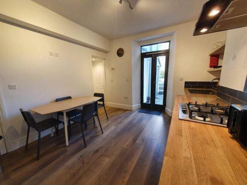 Bell Hill House By Cliftonvalley Apartments