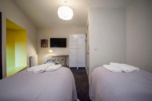 Higgihaus #3b 4 Bed Big Groups Hip Location Sleeps 10