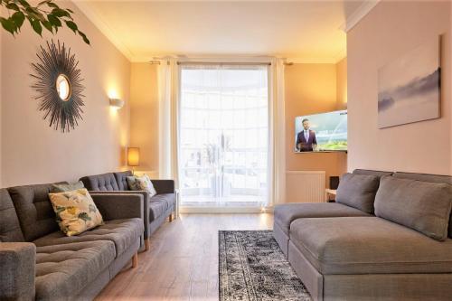 Meredith Way - Your Apartment