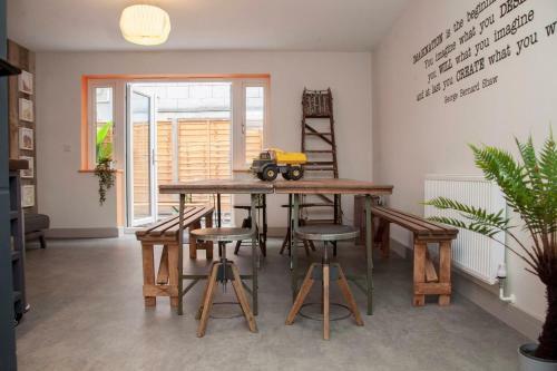 Higgihaus #3a 2-3 Bed Small Groups Hip Location Sleeps 4-6