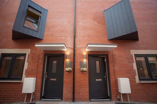 Higgihaus #3a 2-3 Bed Small Groups Hip Location Sleeps 4-6