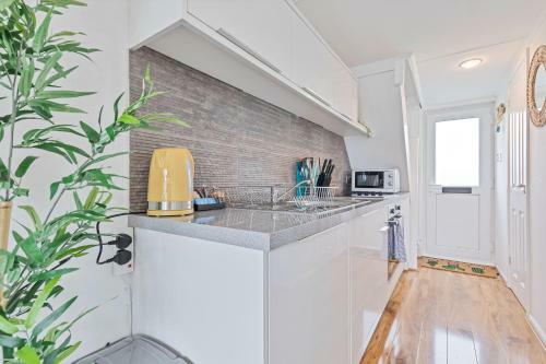 Apartamento On The Water 2 -waterside Studio With Terrace Overlooking The Harbour