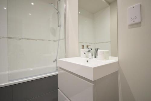 A Brand New Modern 2-bed Apartment In Bedminster