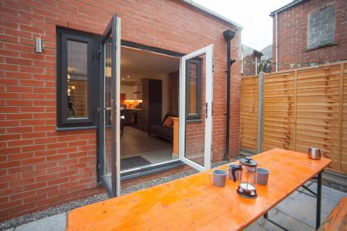 Higgihaus #3a 4 Bed Monday - Friday Whole House