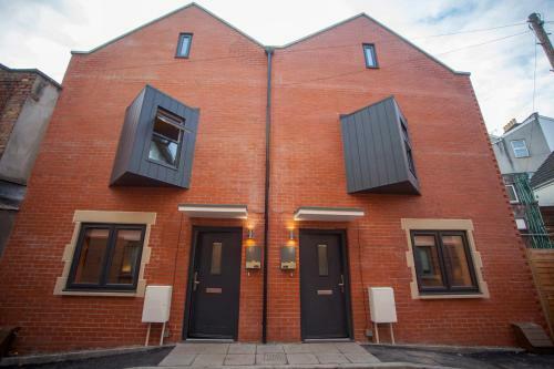 Higgihaus #3a 4 Bed Monday - Friday Whole House