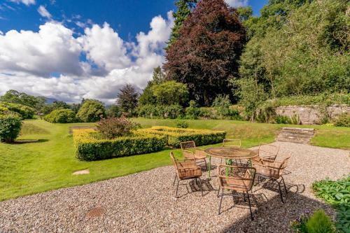 Callander Chateau Sleeps 24 Wifi