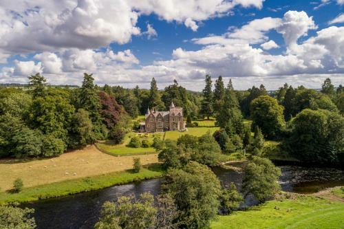Callander Chateau Sleeps 24 Wifi