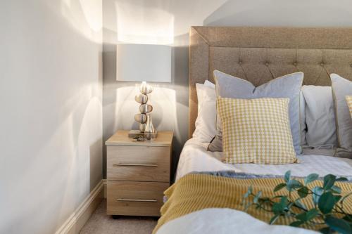 Stylish Cottage - Parking - Garden - Sleeps 6