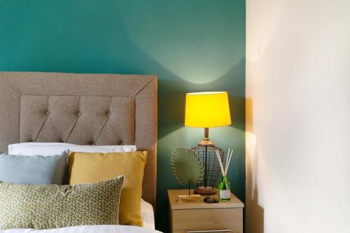 Stylish Cottage - Parking - Garden - Sleeps 6