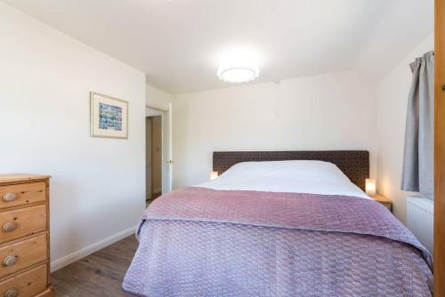 Beautiful, Spacious Guest Suite, Parking, Central!