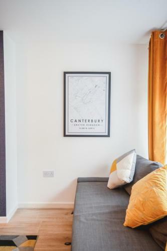 Spacious 4 Bed House, City Centre - Parking Available