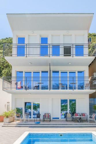 Apartments Riverside