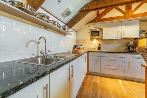 Sunflower Cottage - Gonwin Manor