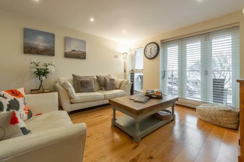 1 Sandy Lane