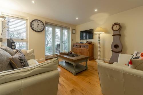 1 Sandy Lane