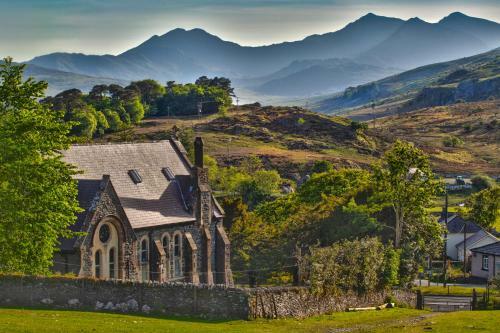 Villa Mountain Church