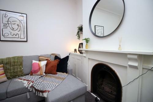 Adamsdown Lodge By Staybc