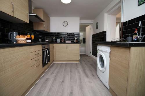 Adamsdown Lodge By Staybc