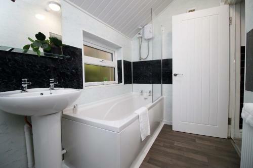 Adamsdown Lodge By Staybc