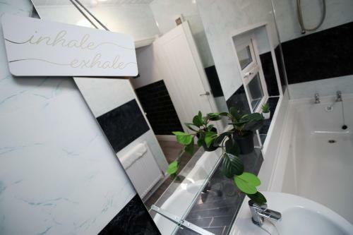 Adamsdown Lodge By Staybc