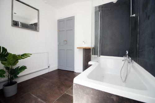 Taff House By Staybc
