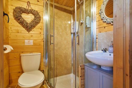 Homely 1-bed Log Cabin With Wood Burning Fire