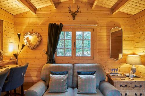 Homely 1-bed Log Cabin With Wood Burning Fire