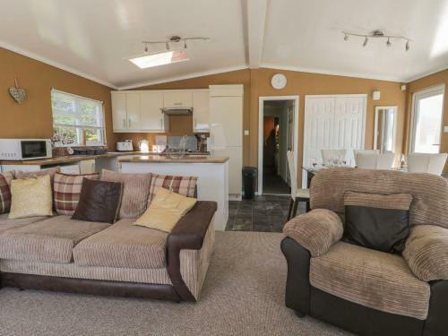 Impeccable 3-bed Lodge At Cayton Bay Holiday Park