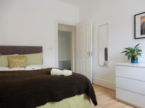 Hostal Double Room, Chatham Dockyard