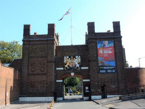 Hostal Double Room, Chatham Dockyard