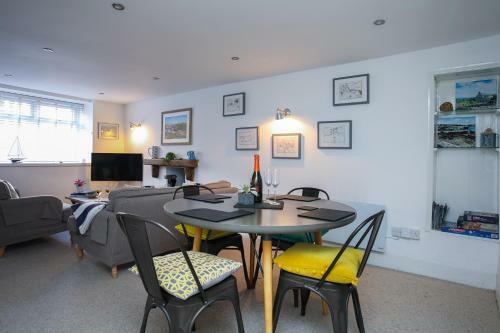 Bwthyn Cerrig (pebble Cottage)