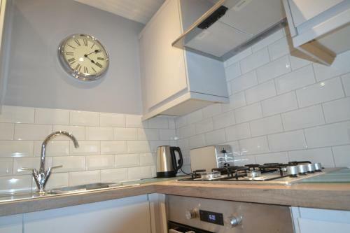 Charming 1 Bed Riverside Apartment
