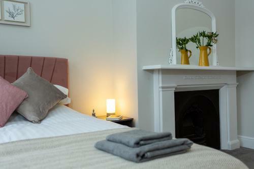 Stylish & Charming Central Apartment