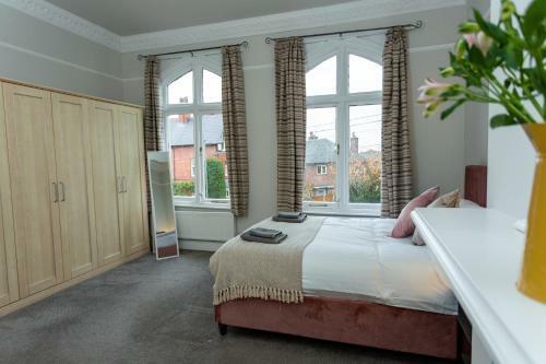 Stylish & Charming Central Apartment