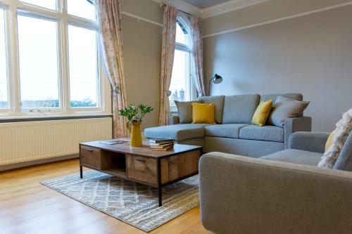 Stylish & Charming Central Apartment