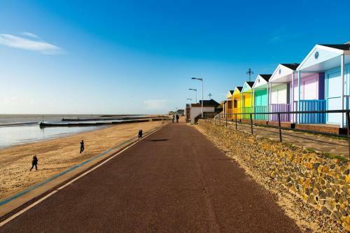 Luxurious 2-bed Caravan In Clacton-on-sea