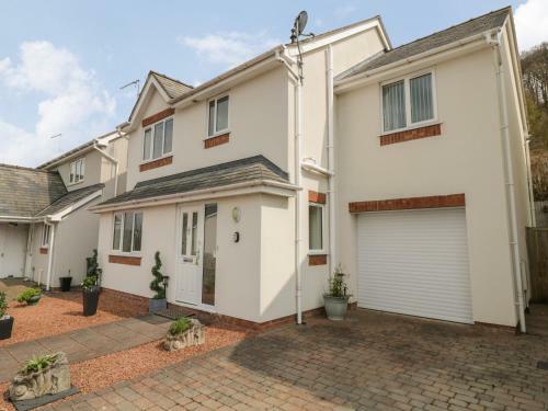 11 Maes Glyndwr