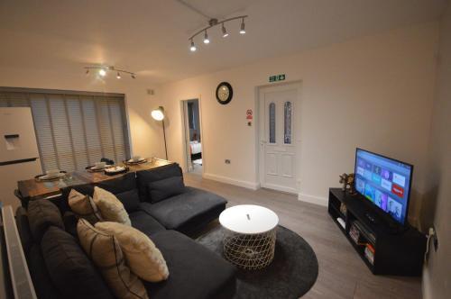 Luxury 3 Bedroom Ground Floor Apartment - Coventry