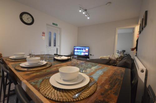 Luxury 3 Bedroom Ground Floor Apartment - Coventry