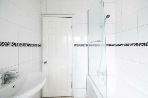 Dagenham 4 Bedhouse Rm10