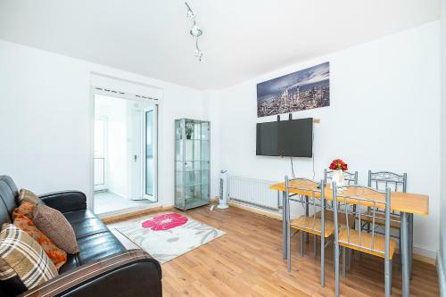 Dagenham 4 Bedhouse Rm10