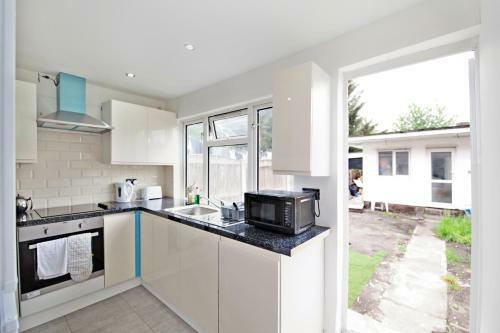 Dagenham 4 Bedhouse Rm10