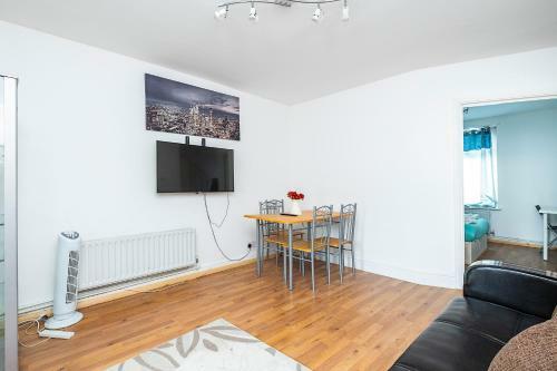 Dagenham 4 Bedhouse Rm10