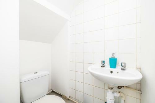 Dagenham 4 Bedhouse Rm10
