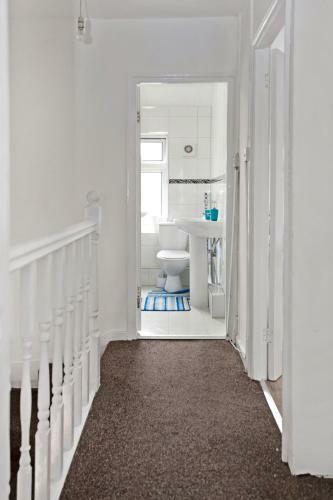 Dagenham 4 Bedhouse Rm10