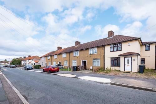 Dagenham / A13 4 Bedhouse For The Contractors
