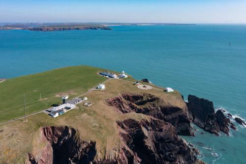 3 Lighthouse Row