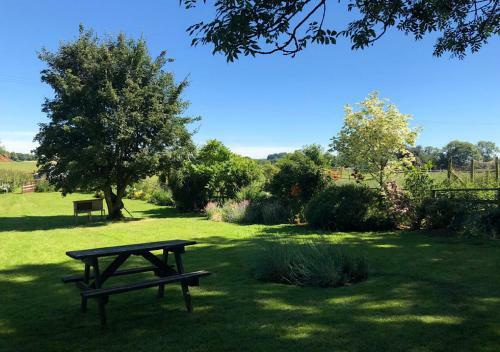 Hostal Catesby Barn Farm B&B